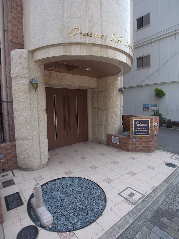 プレサンス神戸裁判所前のエントランス