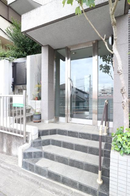 【エントランス】 | コロニァ・ハウス | 落ち着いたエントランスです