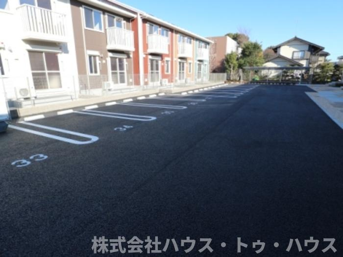 BLESS HOUSE柏西町　Dの駐車場