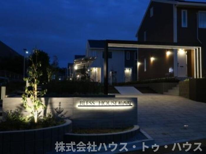 BLESS HOUSE柏西町　Dのエントランス