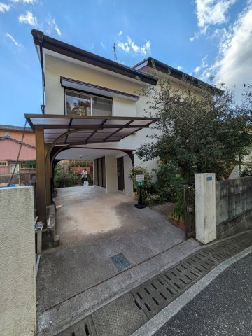 高知市一宮東町　中古一戸建ての外観|2台駐車可能☆リフォーム済み戸建てです☆屋根・外壁は防水塗装済み☆