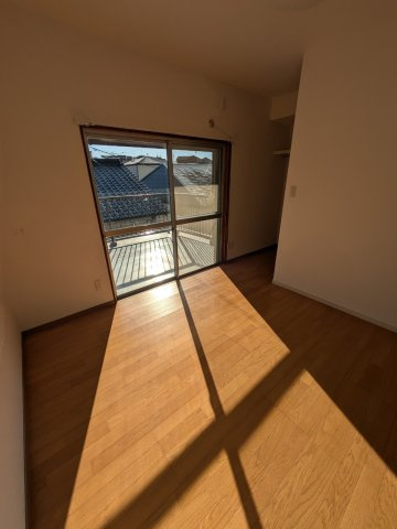 高知市一宮東町　中古一戸建ての洋室|全室クロスを張り替えて明るい印象☆