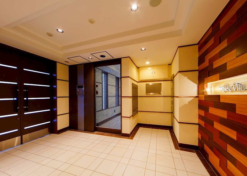 ドルチェヴィータ両国のロビー