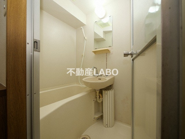 FRONT OF THE POLICE新光の浴室