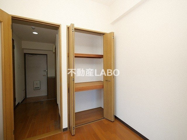 FRONT OF THE POLICE新光の収納