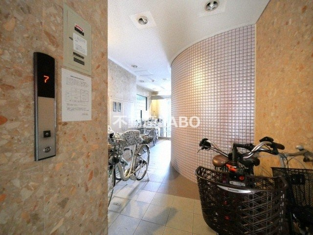 FRONT OF THE POLICE新光の設備