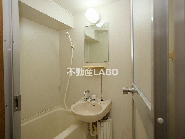 FRONT OF THE POLICE新光の洗面所