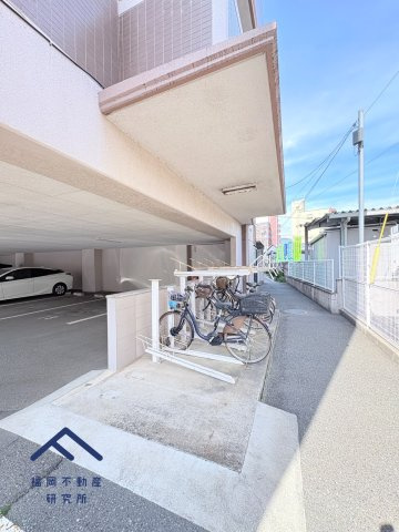 アーサー宗像アクシスの駐車場