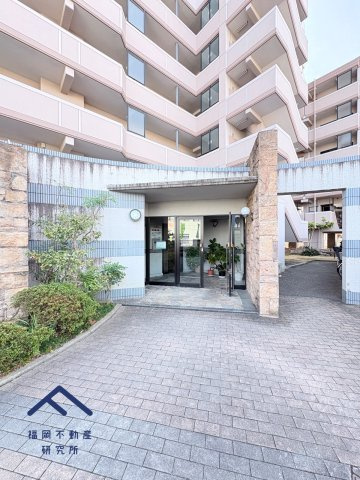 アーサー宗像アクシスの駐車場