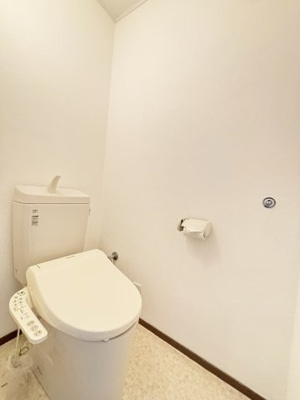 【トイレ】 | シーアイマンション甲陽園 | トイレには快適な温水洗浄便座付き