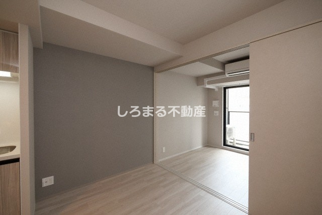 Dimora靭公園の居間・リビング