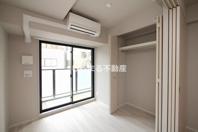 Dimora靭公園の洋室