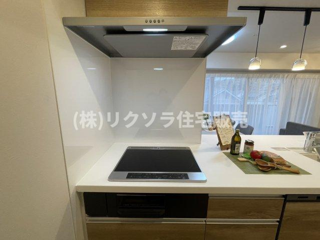 香里ヶ丘七丁目アーバンライフのキッチン|IHクッキングヒーター
■物件内覧・資金計画相談・住宅ローン相談、リフォーム相談、お問合せ受付中■
※当日・翌日のご内覧、ご相談はお電話でのお問合せがスムーズです！