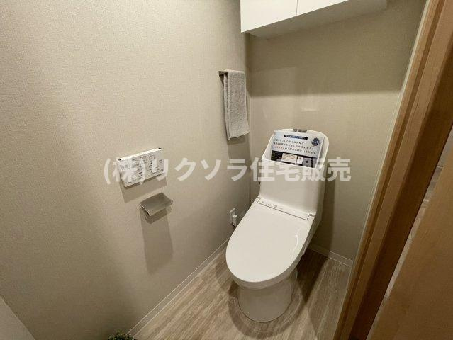 香里ヶ丘七丁目アーバンライフのトイレ|温水洗浄便座付き
■物件内覧・資金計画相談・住宅ローン相談、リフォーム相談、お問合せ受付中■
※当日・翌日のご内覧、ご相談はお電話でのお問合せがスムーズです！