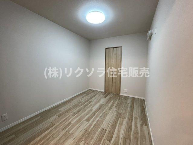 香里ヶ丘七丁目アーバンライフの子供部屋|洋室5.4帖
■物件内覧・資金計画相談・住宅ローン相談、リフォーム相談、お問合せ受付中■
※当日・翌日のご内覧、ご相談はお電話でのお問合せがスムーズです！