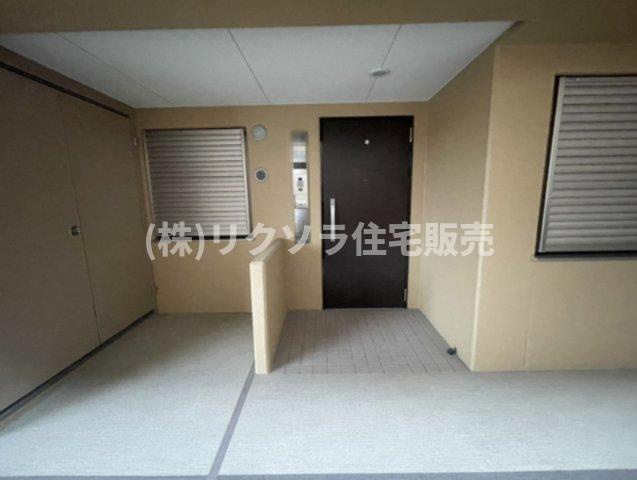 香里ヶ丘七丁目アーバンライフの玄関|ポーチ付き
■物件内覧・資金計画相談・住宅ローン相談、リフォーム相談、お問合せ受付中■
※当日・翌日のご内覧、ご相談はお電話でのお問合せがスムーズです！