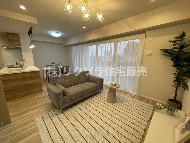 香里ヶ丘七丁目アーバンライフの居間・リビング|LDK16.6帖
■物件内覧・資金計画相談・住宅ローン相談、リフォーム相談、お問合せ受付中■
※当日・翌日のご内覧、ご相談はお電話でのお問合せがスムーズです！