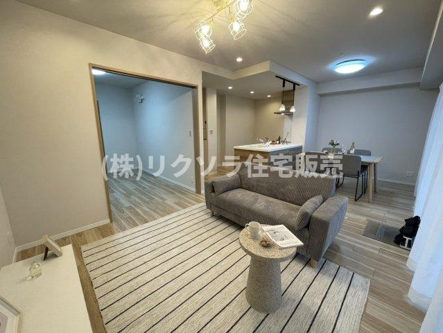 香里ヶ丘七丁目アーバンライフの居間・リビング|LDK16.6帖
■物件内覧・資金計画相談・住宅ローン相談、リフォーム相談、お問合せ受付中■
※当日・翌日のご内覧、ご相談はお電話でのお問合せがスムーズです！