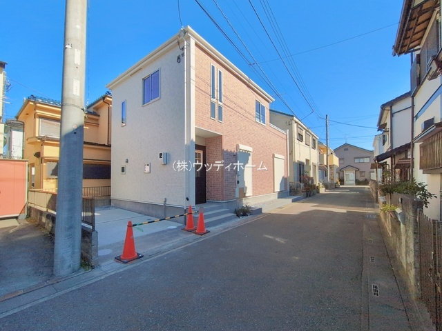 越谷市大泊6期　新築一戸建ての前面道路含む現地写真