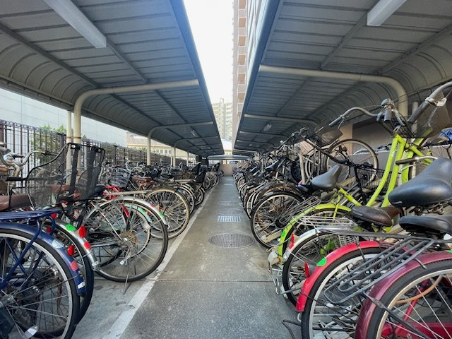 アルファステイツ清心のその他共用部分|屋根付きで日常使いに便利な駐輪場です。