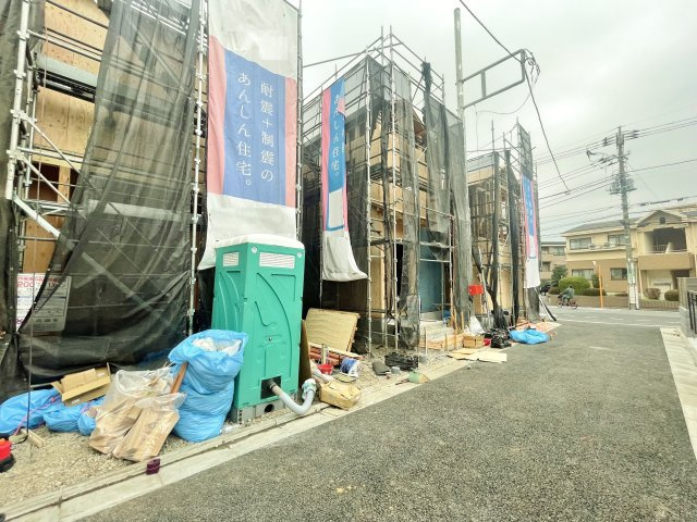 練馬区関町北4丁目 全3棟 3号棟の前面道路含む現地写真|只今一生懸命建築中です♪♪
現地と併せまして、モデルハウスのご案内も可能です
建物の仕様・設備やボリュームをご確認できます