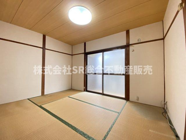 新池島町3丁目中古戸建の寝室|2F・和室6帖。寝る時は布団派の方にはピッタリのお部屋です！