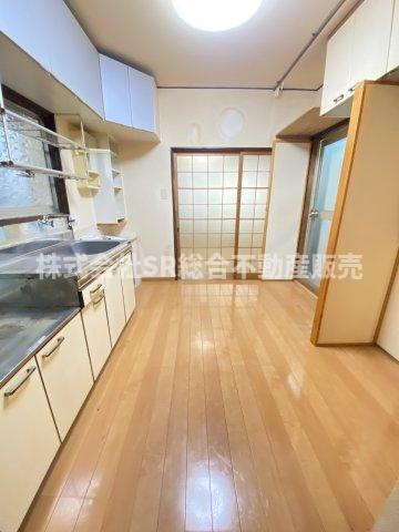 新池島町3丁目中古戸建のキッチン|リフォームや住宅ローン・東大阪市の不動産の事なら弊社にお任せ下さいませ！
各地域の特徴・グルメ・裏道やその他、細かい情報等も熟知した
東大阪市出身のスタッフが新生活を送るお客様をサポート致します！