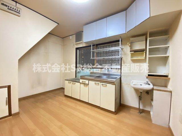 新池島町3丁目中古戸建のキッチン|使いやすい居間です
