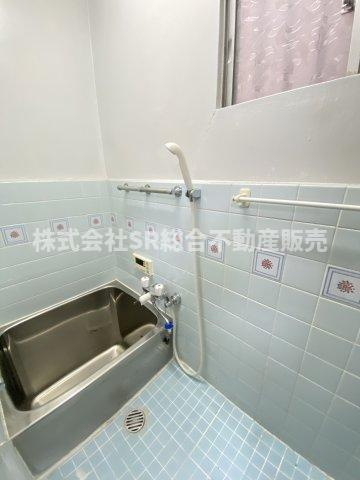 新池島町3丁目中古戸建の浴室|お風呂には窓もあり、換気がバッチリとできます☆