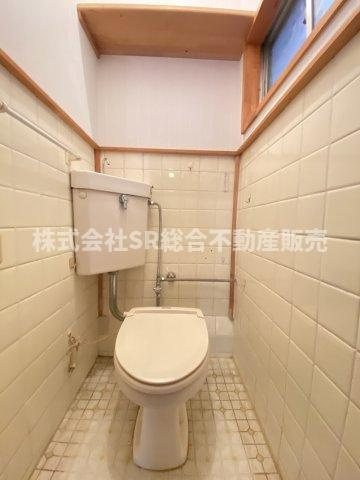 新池島町3丁目中古戸建のトイレ|温水洗浄便座付きトイレに交換もご相談ください！