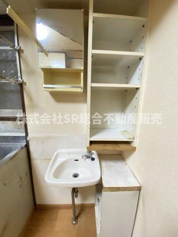 新池島町3丁目中古戸建の洗面所|コンパクトで使いやすい洗面所