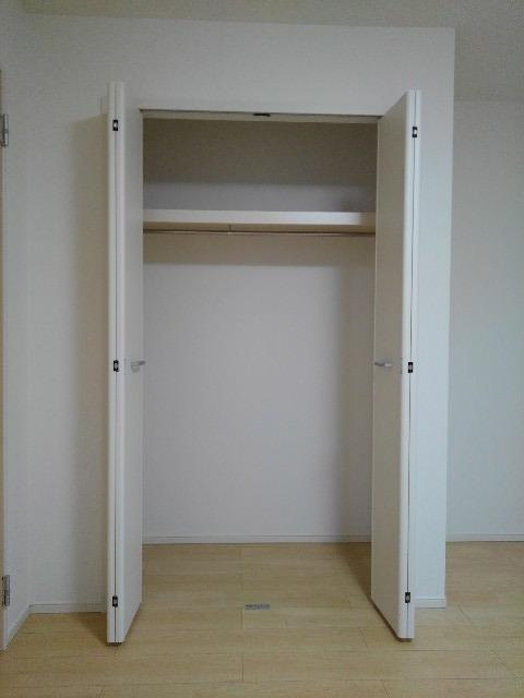 グランヴィア城北の収納|ポール付きで使い勝手の良いクローゼット♪