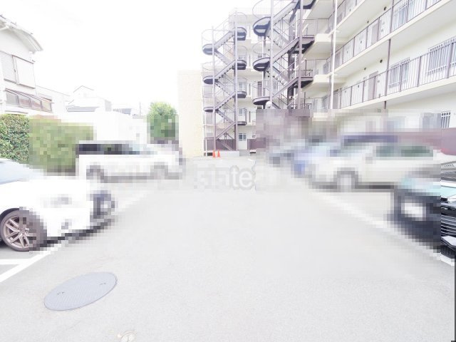パレ武蔵小金井の駐車場