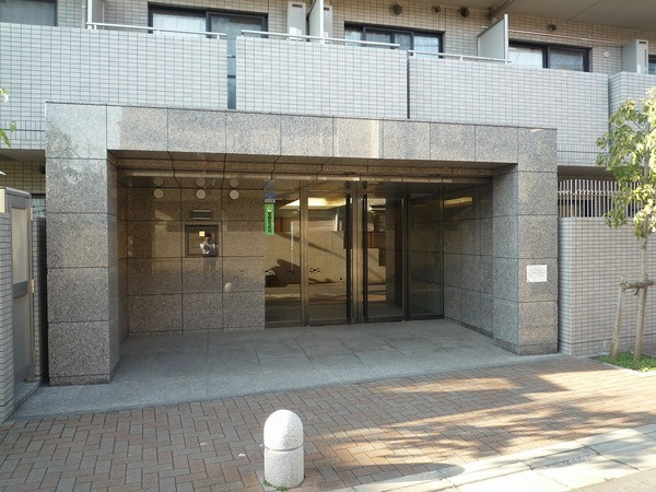 ルーブル新宿西落合伍番館のエントランス