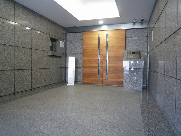 ルーブル新宿西落合伍番館のエントランス