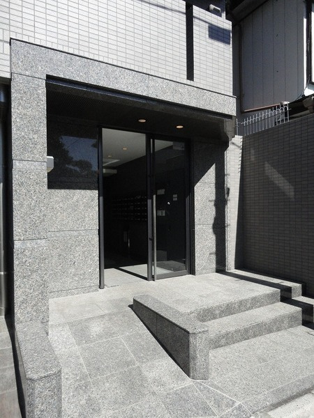 ルーブル小竹向原弐番館のエントランス