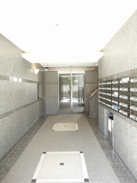 ルーブル小竹向原弐番館のエントランス