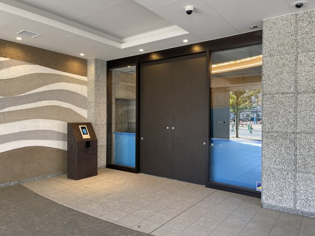 パークタワー向ヶ丘遊園のエントランス