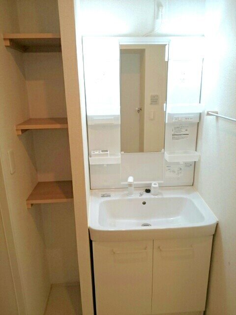 マロンガーデンAの独立洗面台