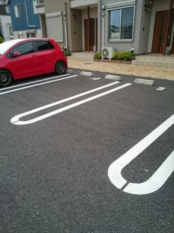 マロンガーデンAの駐車場