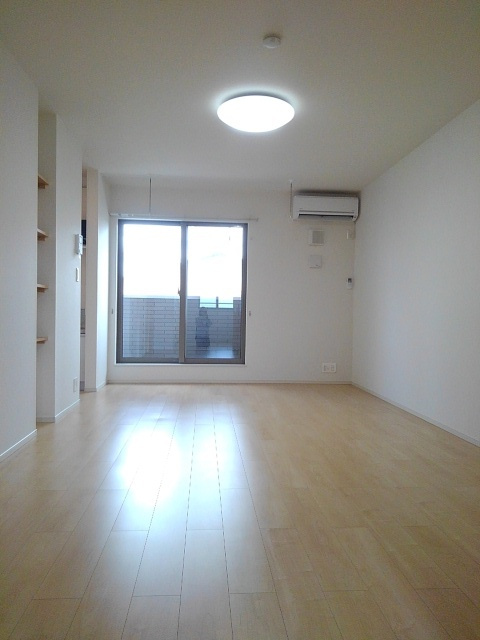 マロンガーデンAの居間・リビング