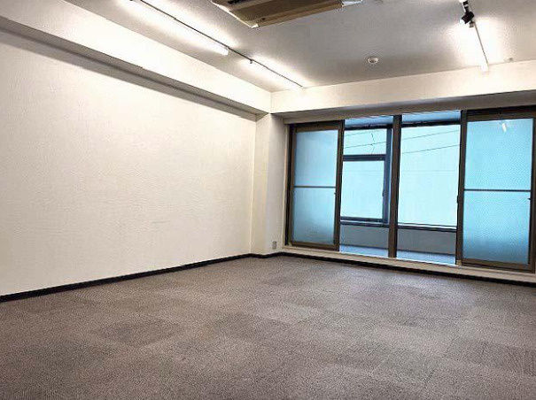 大阪市中央区西心斎橋２丁目の店舗事務所の内装