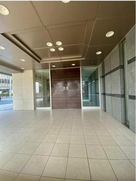 【エントランス】ロイヤルガーデン徳島駅西