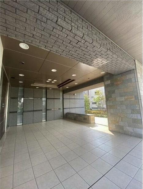 【エントランス】ロイヤルガーデン徳島駅西