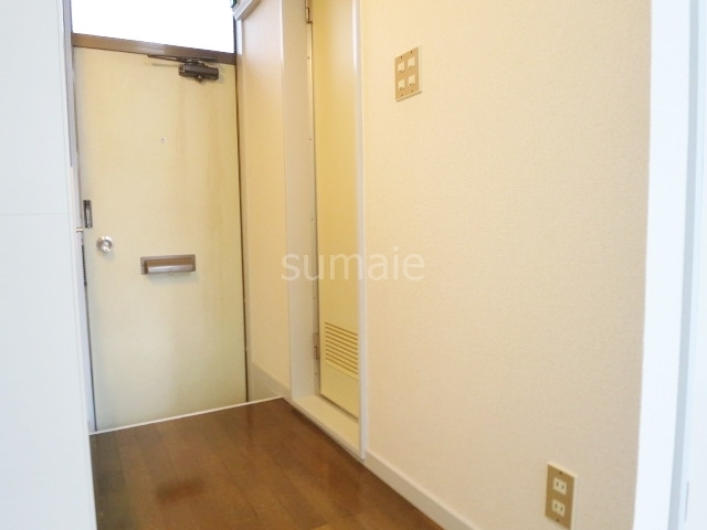 キャトルセゾンの玄関|キッチン前です！！