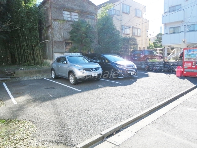 キャトルセゾンの駐車場|近隣駐車場もございます♪