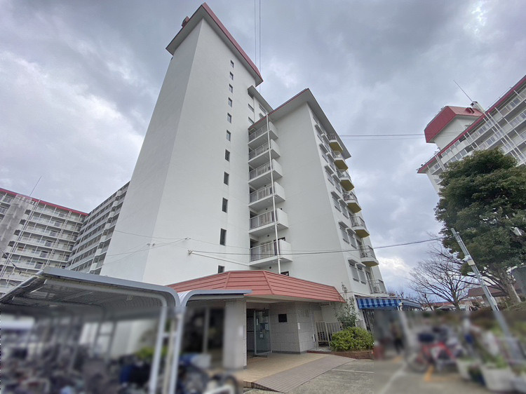 桂川ハイツ１号館の外観