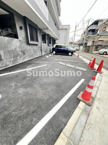 レトワール今川の駐車場