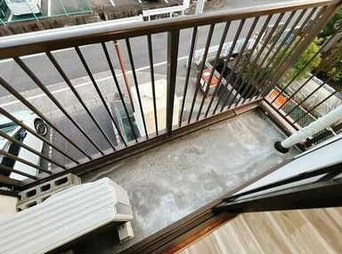 草津市草津町の店舗事務所のバルコニー