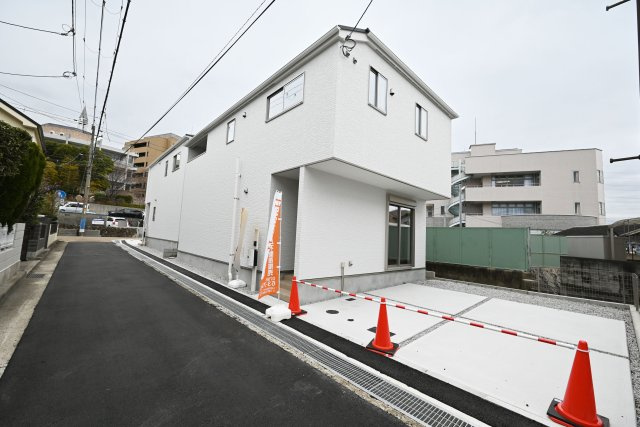 テラシエ小浜4丁目新築一戸建て│4LDK＋並列駐車2台可